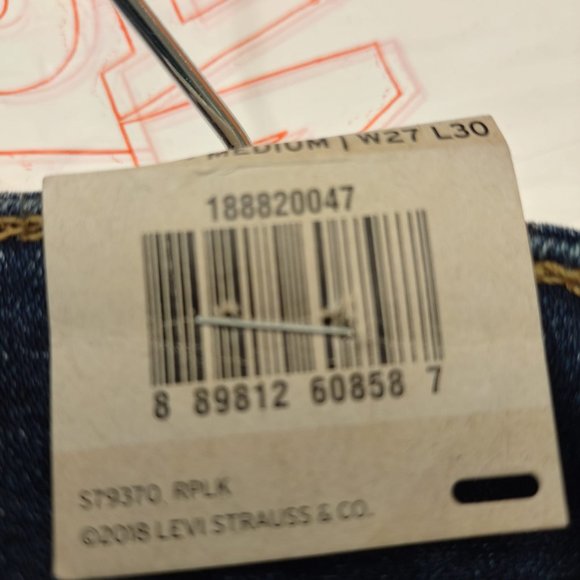 Levi's® Women's 721™ High-Rise Skinny Jeans - Picture 9 of 10